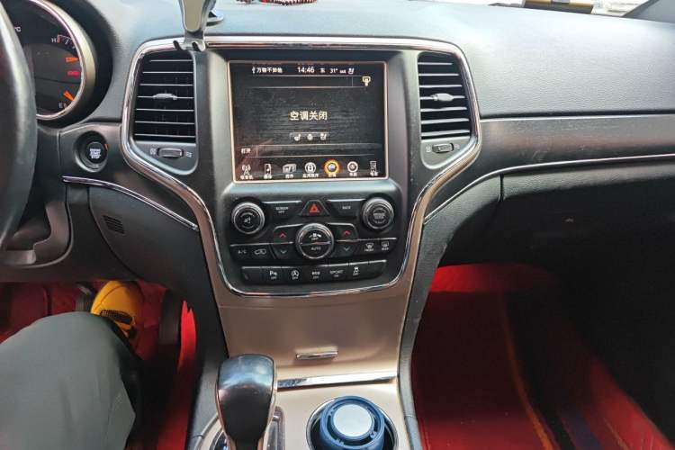 Used Jeep Grand Cherokee 2016 3.0L Elite Navigation Edition Audio And AC Panel