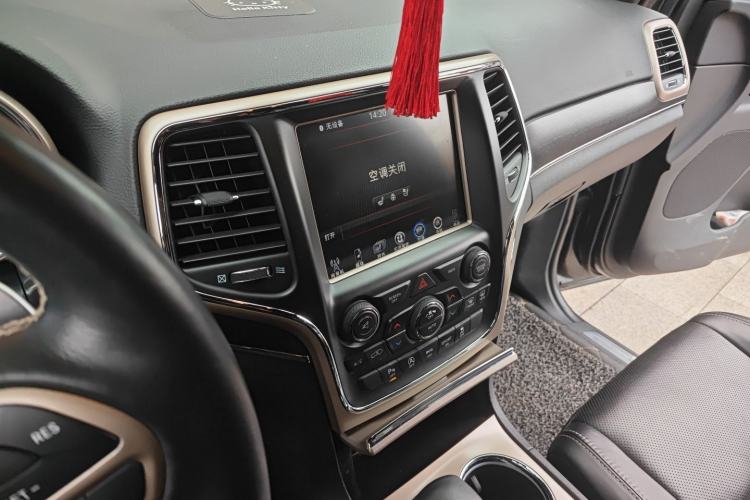 Used Jeep Grand Cherokee 2016 3.0L Elite Navigation Edition Audio And AC Panel