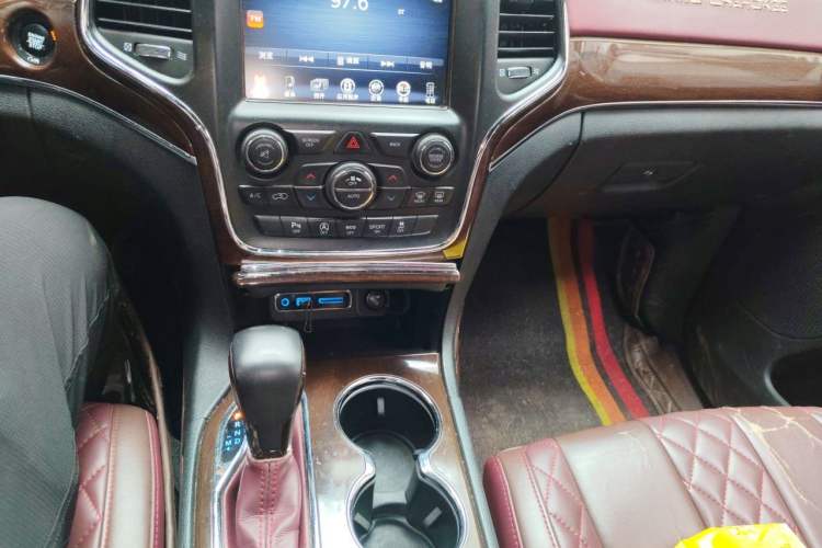 Used Jeep Grand Cherokee 2016 3.0L Comfort Navigation Edition Audio And AC Panel
