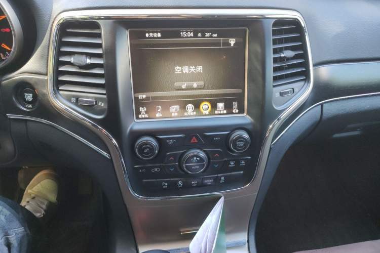 Used Jeep Grand Cherokee 2016 3.0L Comfort Navigation Edition Audio And AC Panel