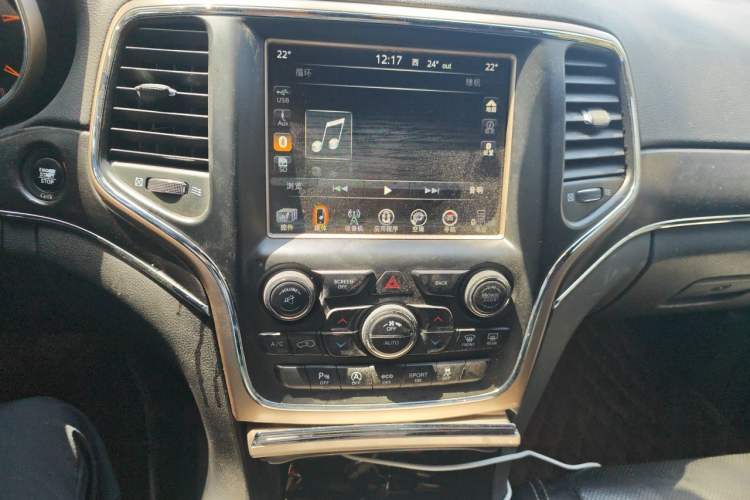 Used Jeep Grand Cherokee 2016 3.0L Elite Navigation Edition Audio And AC Panel