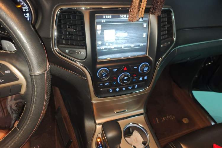 Used Jeep Grand Cherokee 2016 3.0L Comfort Navigation Edition Audio And AC Panel