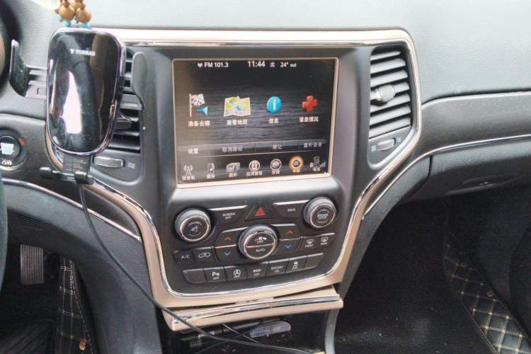 Used Jeep Grand Cherokee 2016 3.0L Comfort Navigation Edition Audio And AC Panel