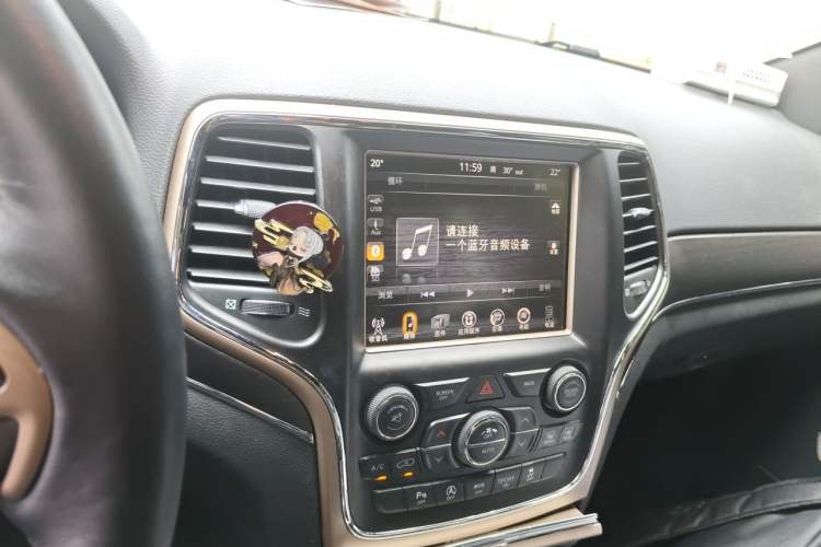 Used Jeep Grand Cherokee 2016 3.0L Comfort Navigation Edition Audio And AC Panel