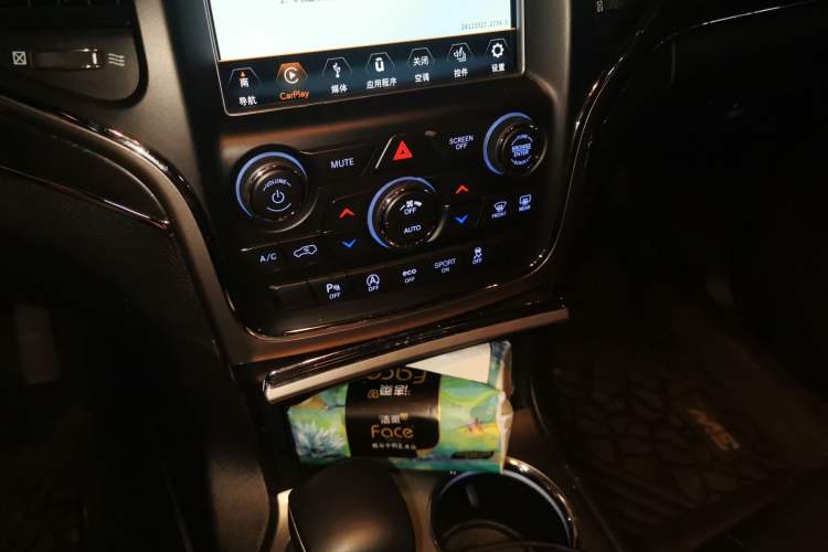 Used Jeep Grand Cherokee 2016 3.0L Comfort Navigation Edition Audio And AC Panel