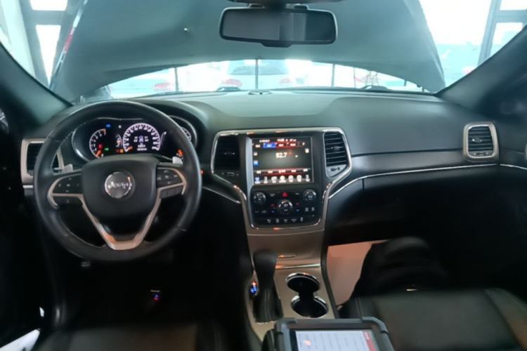 Used Jeep Grand Cherokee 2016 3.0L Comfort Navigation Edition Center Console