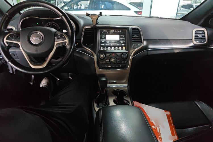 Used Jeep Grand Cherokee 2016 3.0L Elite Navigation Edition Center Console