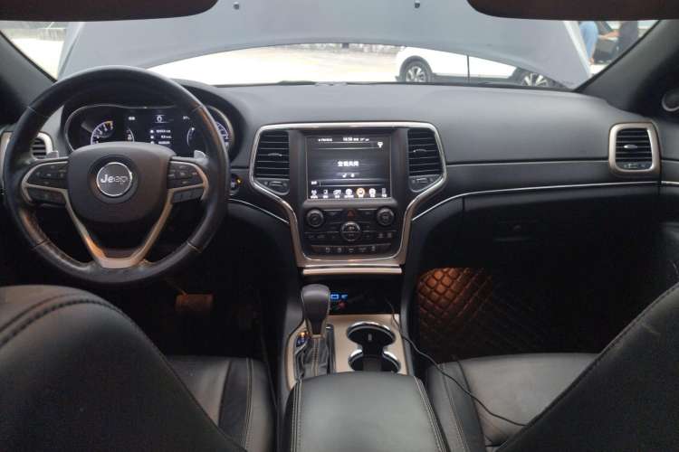 Used Jeep Grand Cherokee 2016 3.0L Comfort Navigation Edition Center Console