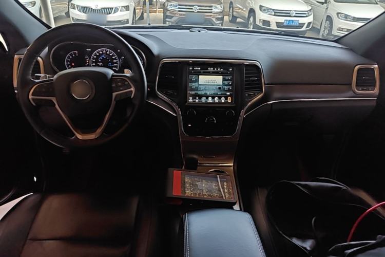 Used Jeep Grand Cherokee 2016 3.0L Comfort Navigation Edition Center Console