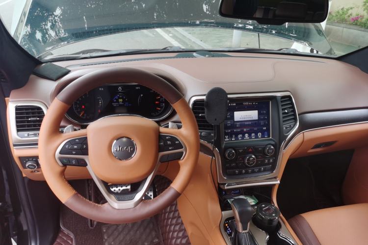 Used Jeep Grand Cherokee 2016 3.0L Comfort Navigation Edition Center Console