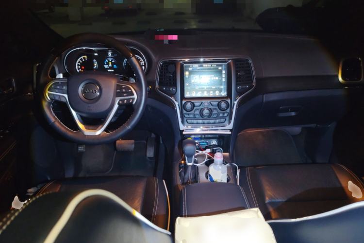 Used Jeep Grand Cherokee 2016 3.6L Luxury Navigation Edition Center Console