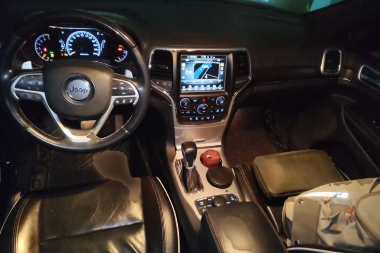 Used Jeep Grand Cherokee 2016 3.6L Luxury Navigation Edition Center Console