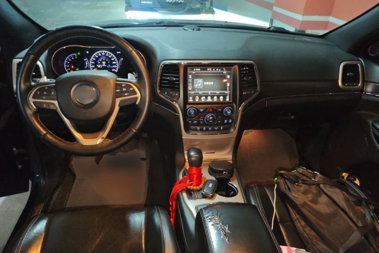 Used Jeep Grand Cherokee 2016 3.0L Comfort Navigation Edition Center Console