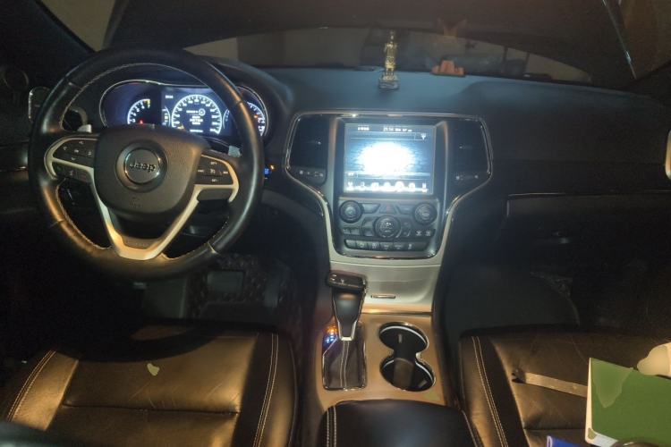 Used Jeep Grand Cherokee 2016 3.0L Comfort Navigation Edition Center Console