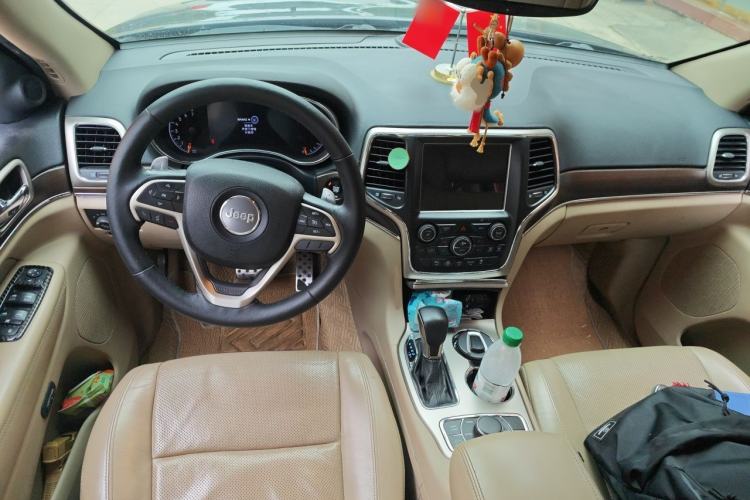 Used Jeep Grand Cherokee  Center Console
