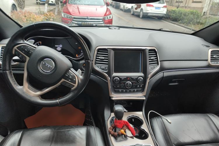 Used Jeep Grand Cherokee 2016 3.0L Comfort Navigation Edition Center Console