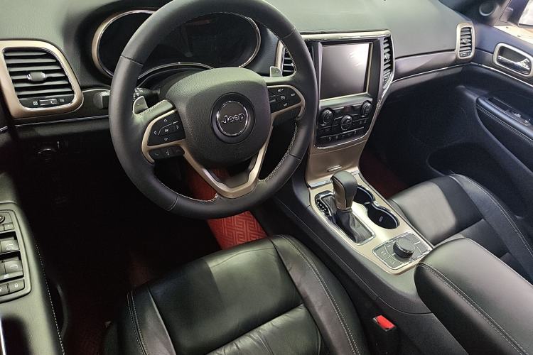 Used Jeep Grand Cherokee 2016 3.0L Comfort Navigation Edition Center Console