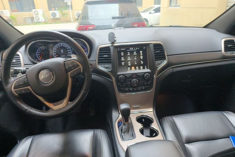 Used Jeep Grand Cherokee 2016 3.0L Comfort Navigation Edition Center Console
