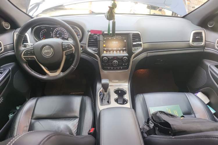 Used Jeep Grand Cherokee 2016 3.0L Comfort Navigation Edition Center Console