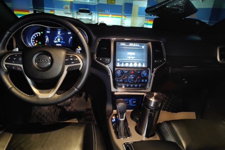 Used Jeep Grand Cherokee 2016 3.0L Comfort Navigation Edition Center Console