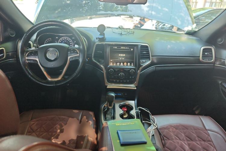 Used Jeep Grand Cherokee 2016 3.0L Comfort Navigation Edition Center Console