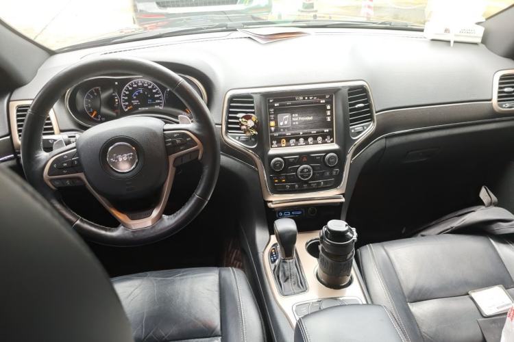 Used Jeep Grand Cherokee 2016 3.0L Comfort Navigation Edition Center Console