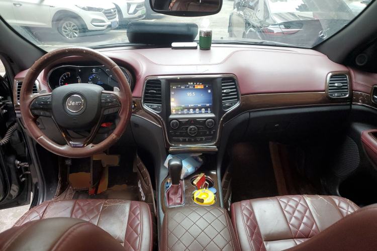 Used Jeep Grand Cherokee 2016 3.0L Comfort Navigation Edition Center Console