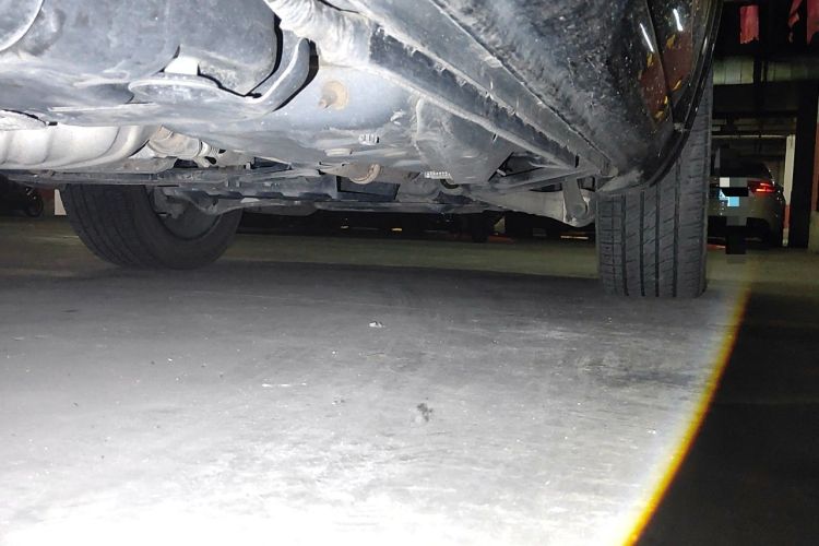 Used Jeep Grand Cherokee 2016 3.6L Luxury Navigation Edition Chassis Rear Right
