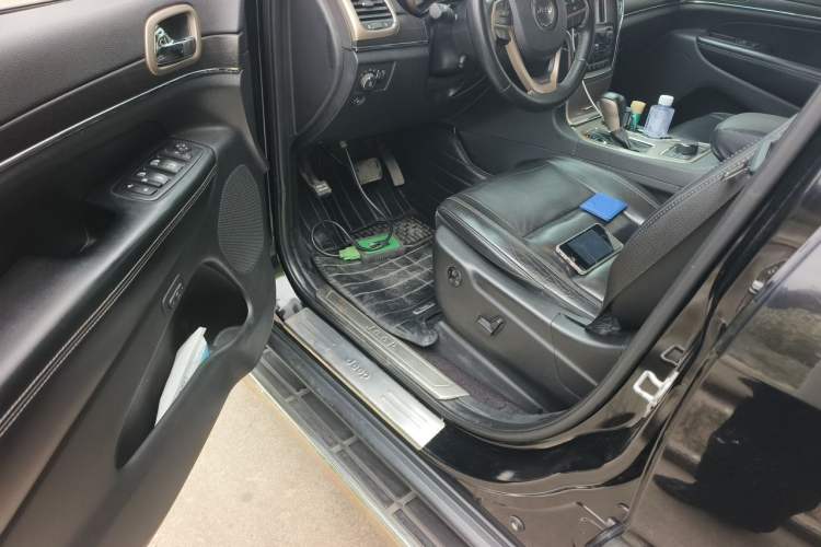 Used Jeep Grand Cherokee 2016 3.0L Comfort Navigation Edition Driver Seat