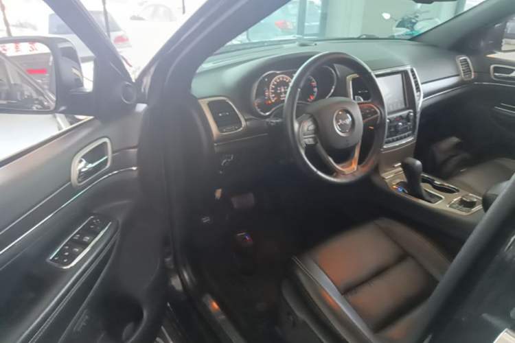 Used Jeep Grand Cherokee 2016 3.0L Comfort Navigation Edition Driver Seat
