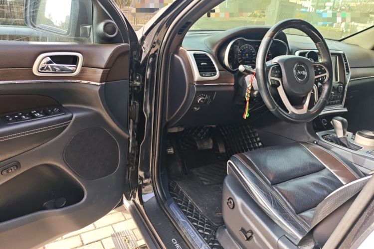 Used Jeep Grand Cherokee 2016 3.6L Luxury Navigation Edition Driver Seat