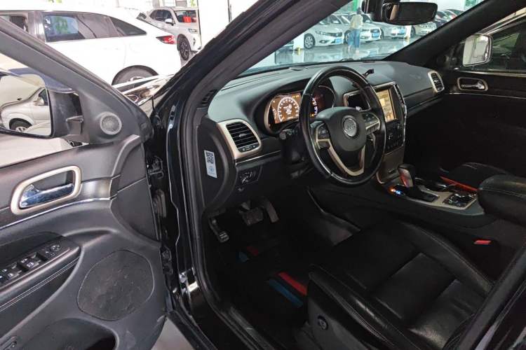 Used Jeep Grand Cherokee 2016 3.0L Elite Navigation Edition Driver Seat
