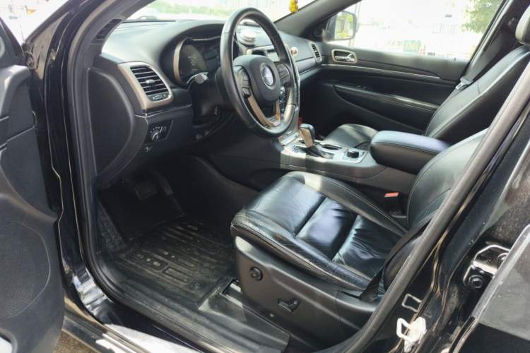 Used Jeep Grand Cherokee 2016 3.0L Comfort Navigation Edition Driver Seat