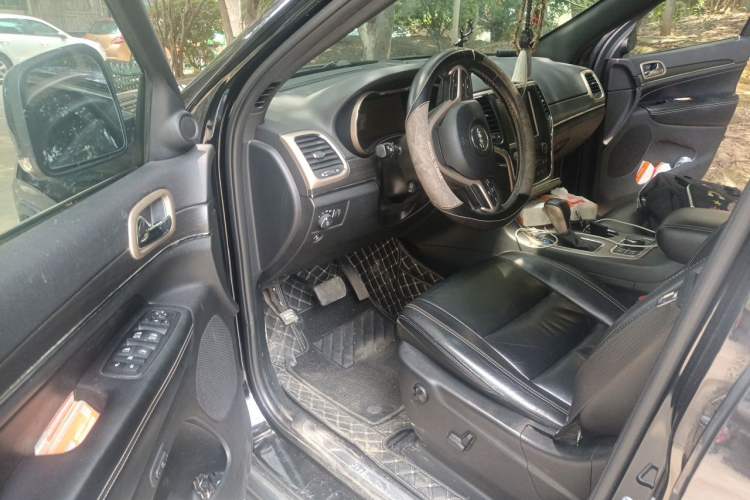 Used Jeep Grand Cherokee 2016 3.0L Comfort Navigation Edition Driver Seat