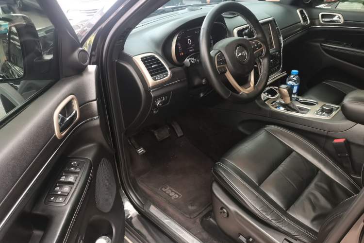 Used Jeep Grand Cherokee 2016 3.0L Comfort Navigation Edition Driver Seat