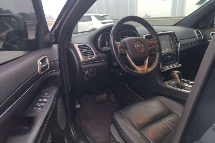 Used Jeep Grand Cherokee 2016 3.0L Comfort Navigation Edition Driver Seat
