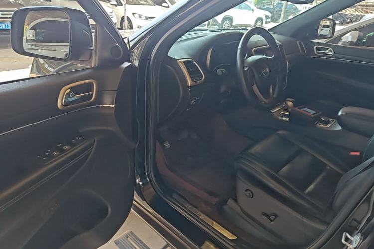 Used Jeep Grand Cherokee 2016 3.0L Comfort Navigation Edition Driver Seat