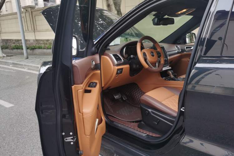 Used Jeep Grand Cherokee 2016 3.0L Comfort Navigation Edition Driver Seat