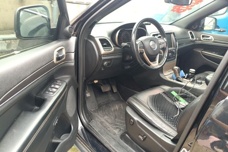 Used Jeep Grand Cherokee 2016 3.0L Comfort Navigation Edition Driver Seat