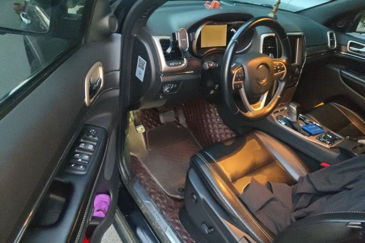 Used Jeep Grand Cherokee 2016 3.0L Comfort Navigation Edition Driver Seat
