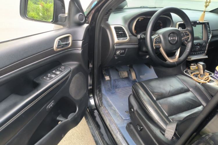 Used Jeep Grand Cherokee 2016 3.0L Elite Navigation Edition Driver Seat