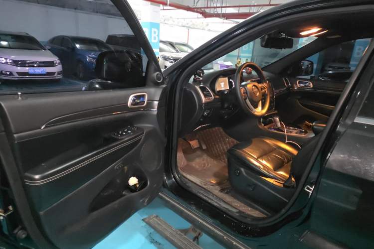 Used Jeep Grand Cherokee 2016 3.0TD Diesel Comfort Navigation Version Driver Seat