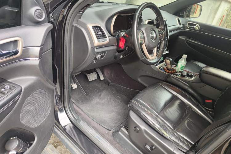 Used Jeep Grand Cherokee 2016 3.0L Comfort Navigation Edition Driver Seat