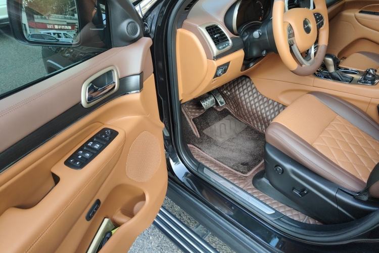 Used Jeep Grand Cherokee 2016 3.0L Comfort Navigation Edition Driver Seat