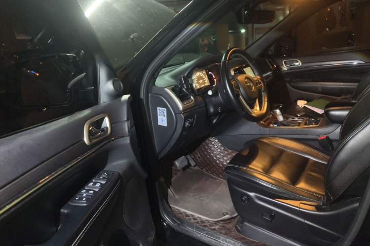 Used Jeep Grand Cherokee 2016 3.0L Comfort Navigation Edition Driver Seat