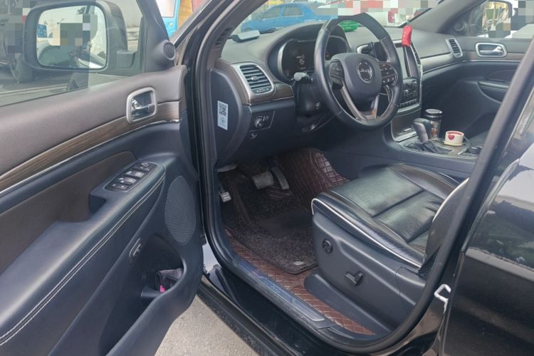 Used Jeep Grand Cherokee 2016 3.6L Elite Navigation Edition Driver Seat