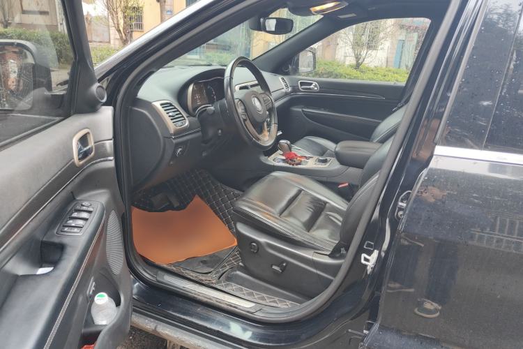 Used Jeep Grand Cherokee 2016 3.0L Comfort Navigation Edition Driver Seat