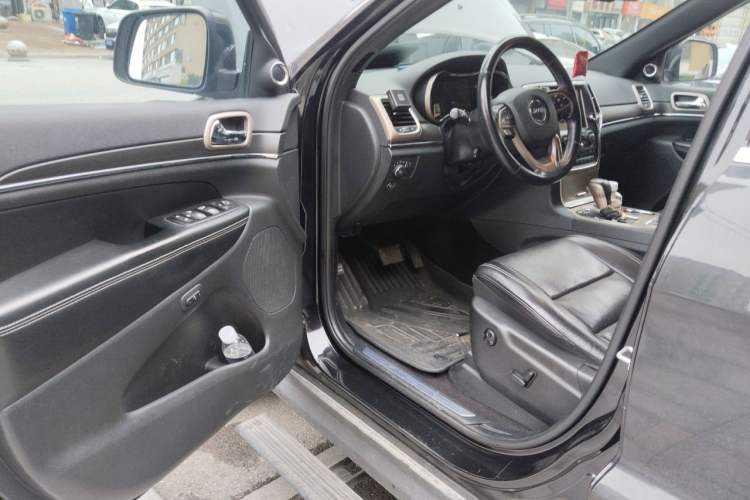 Used Jeep Grand Cherokee 2016 3.0L Elite Navigation Edition Driver Seat