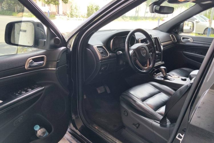 Used Jeep Grand Cherokee 2016 3.0L Comfort Navigation Edition Driver Seat