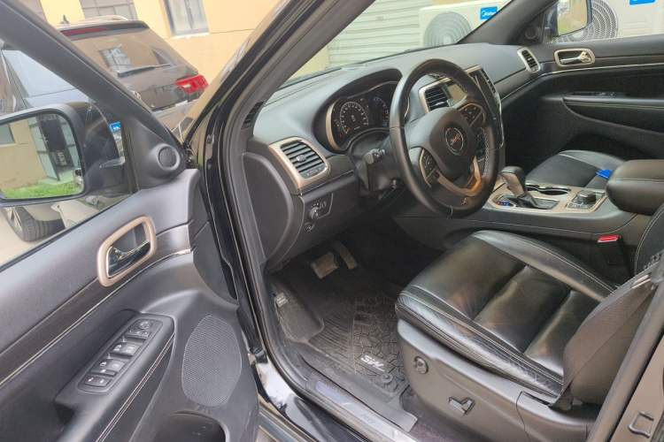 Used Jeep Grand Cherokee 2016 3.0L Comfort Navigation Edition Driver Seat